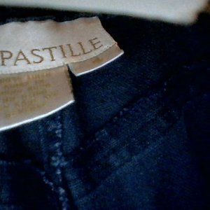 Pastille (Neiman Marcus) shorts, size 4, Navy blue